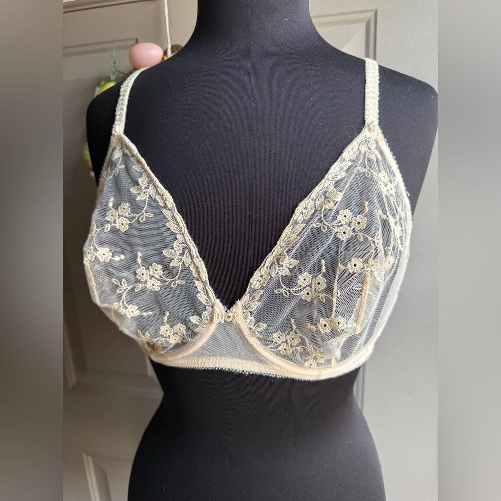 Vintage Christian Dior Intimates lace underwire full coverage bra, size 34D